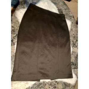 Women’s black pencil skirt w/split in back